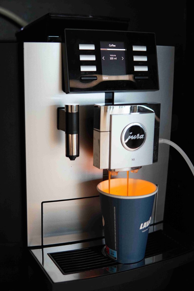Vanaf maandag 9 september drink je je eerste kop koffie bij Meesters Bouwmaterialen!